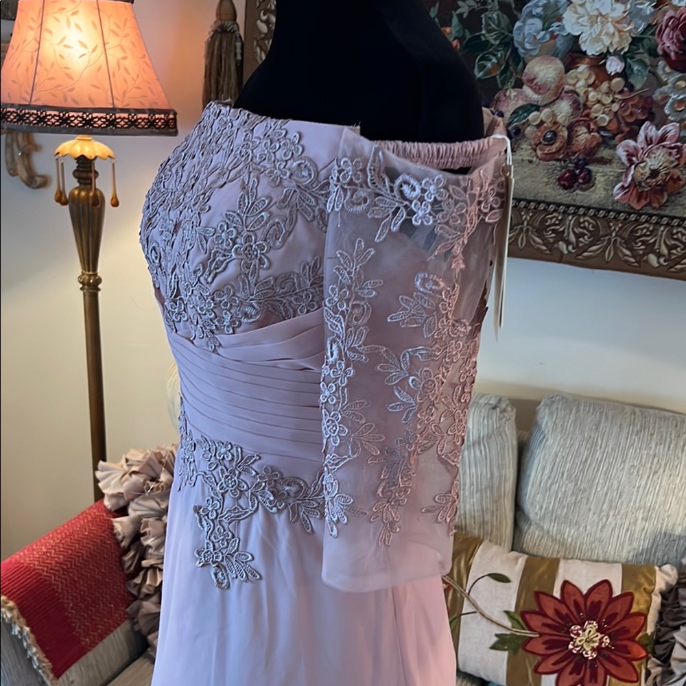 Elegant Formal Pink Lace Evening Gown